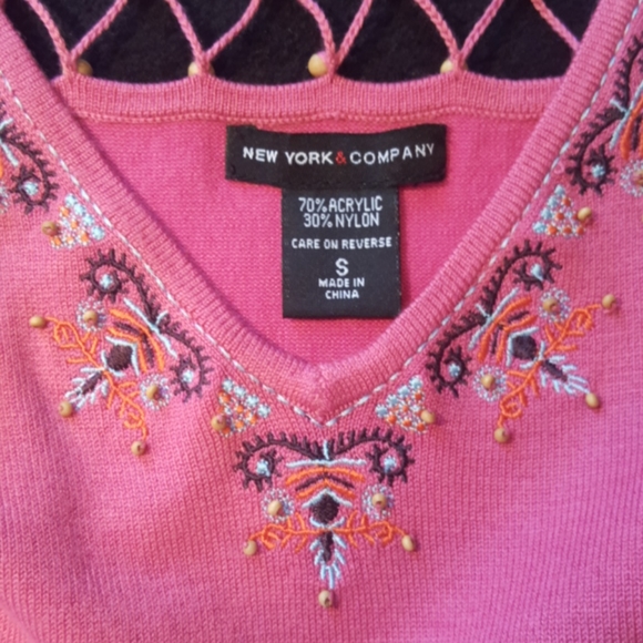 NEW YORK & CO ♡ RARE Vintage Pink Knit Embroidered 'n Beaded Back Design Tank S - Picture 17 of 17